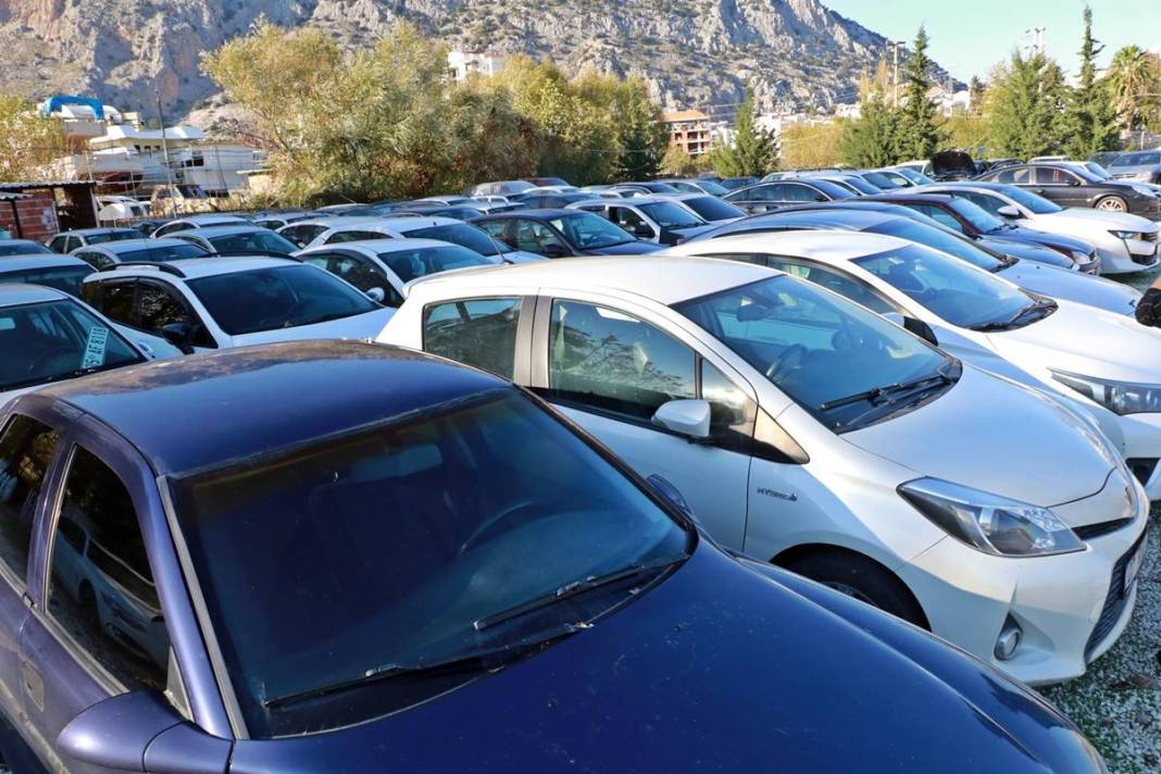 Milli servet, hurdaya çıktı! Milyonluk araçlar çürümeye terk edildi, 15 yıldır bekliyorlar 12